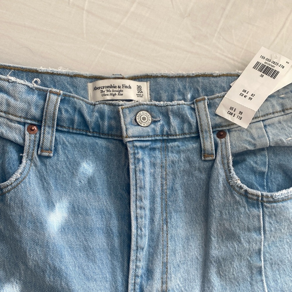 Abercrombie & fitch 
The 90's straight ultra high rise size 30 regular, new